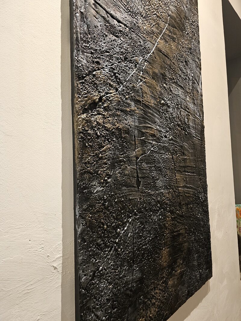 Kőhatású faldekoráció Sötét szikla Spottal